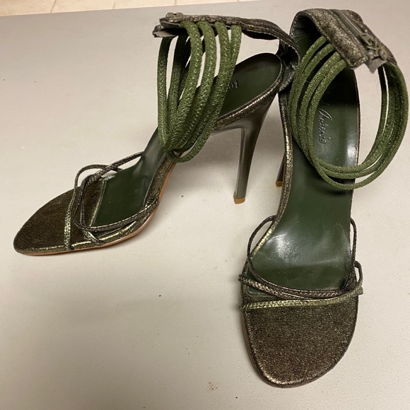 Michael Antonio Heels - Picture 2 of 4